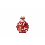 A RED OVERLAY TRANSPARENT GLASS SNUFF BOTTLE