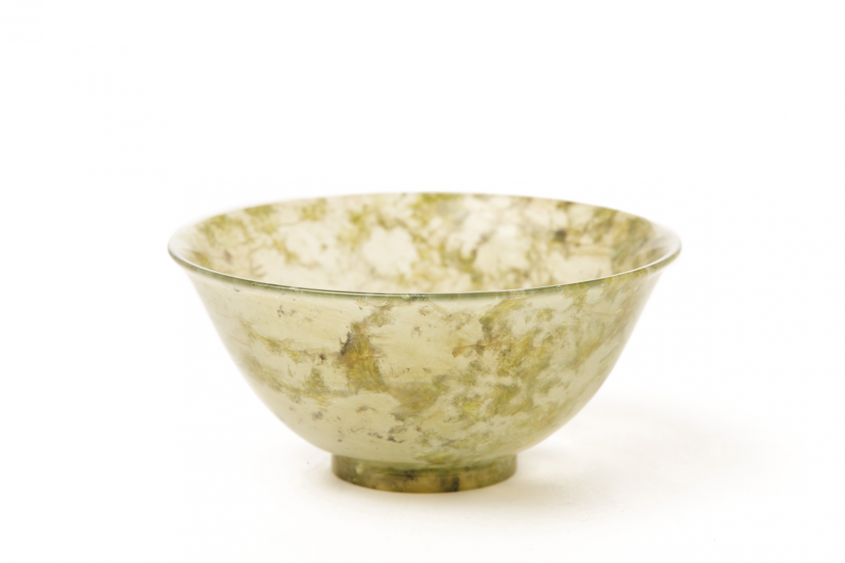 A CARVED TRANSLUCENT NEPHRITE/SERPENTINE STONE TEA BOWL - Image 3 of 3