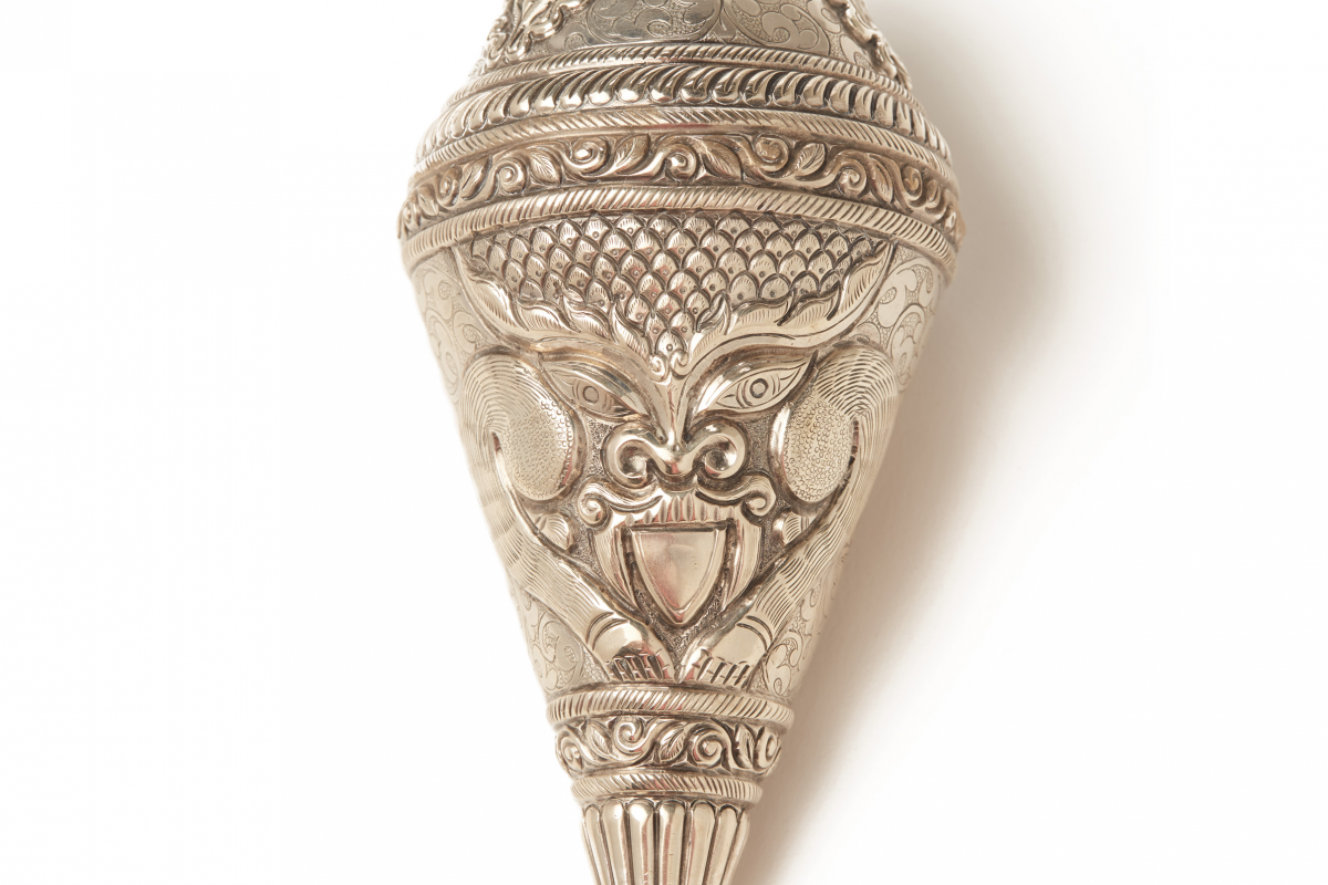 A NEPALESE SILVER REPOUSSÉ CONCH SHELL - Image 3 of 3