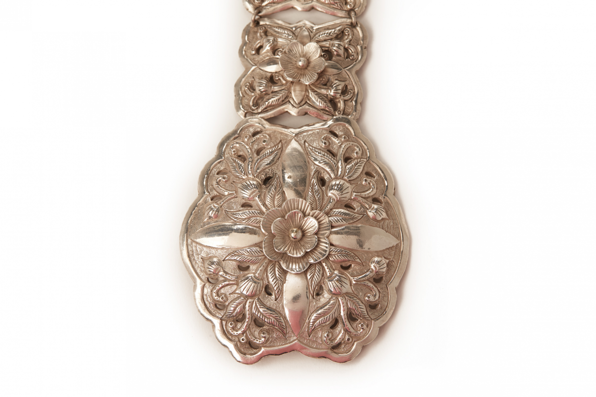 AN INDONESIAN SILVER SARONG BELT - Image 2 of 2