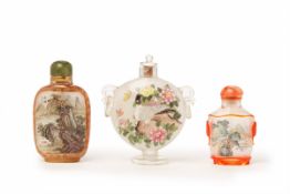THREE TRANSPARENT GLASS SNUFF BOTTLES DECORATED WITH LANDSCAPES