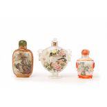 THREE TRANSPARENT GLASS SNUFF BOTTLES DECORATED WITH LANDSCAPES