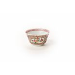 AN ANTIQUE CHINESE 'FAMILLE ROSE' PORCELAIN SMALL TEABOWL