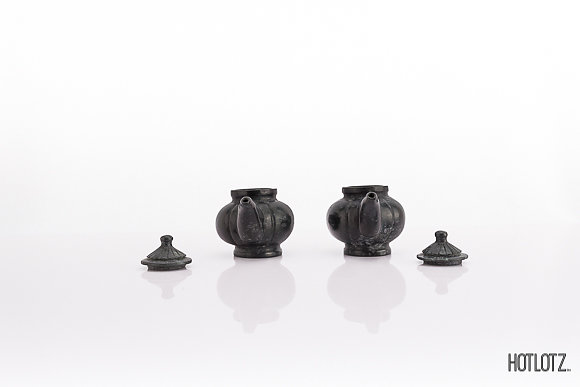 A PAIR OF CHINESE SMALL CARVED STONE TEAPOTS - Image 5 of 7