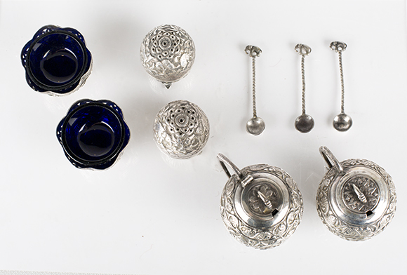 A SET OF INDIAN SILVER CONDIMENT SET - Image 2 of 2