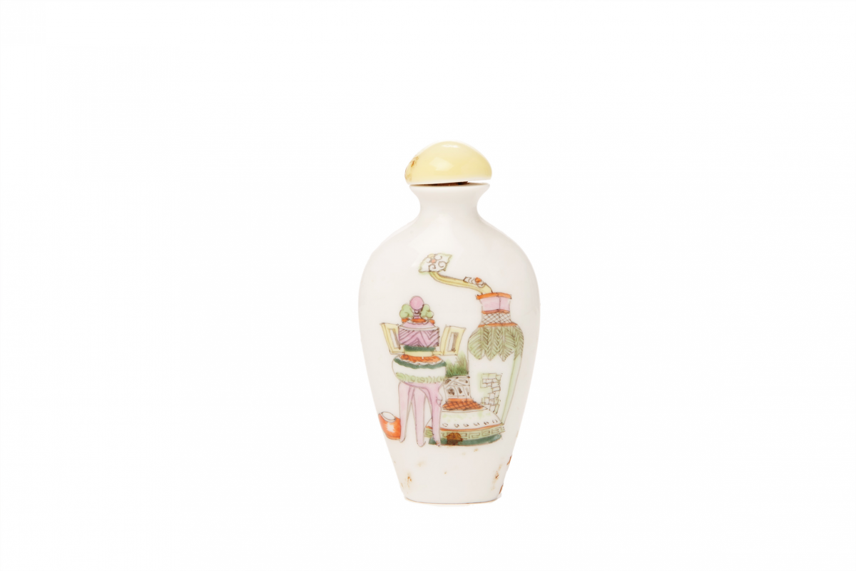 A CONTEMPORARY PORCELAIN SNUFF BOTTLE - Image 2 of 3