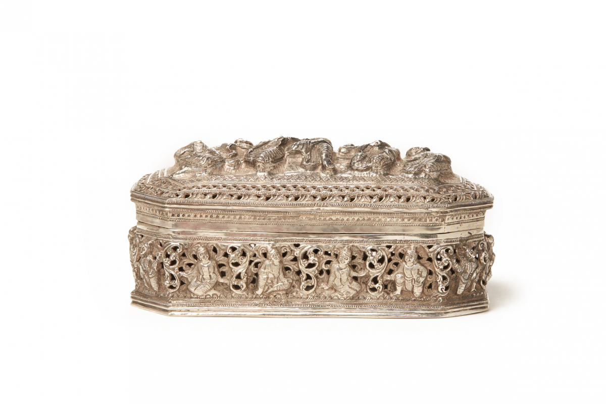 A BURMESE SILVER RECTANGULAR LIDDED BOX