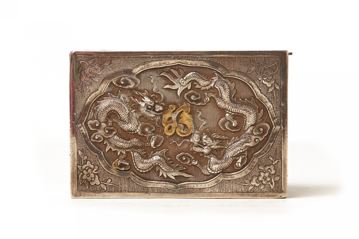 AN ANTIQUE VIETNAMESE SILVER EMBOSSED WEDDING BOX, FROM THE MINH MANG DYNASTY - Image 3 of 3