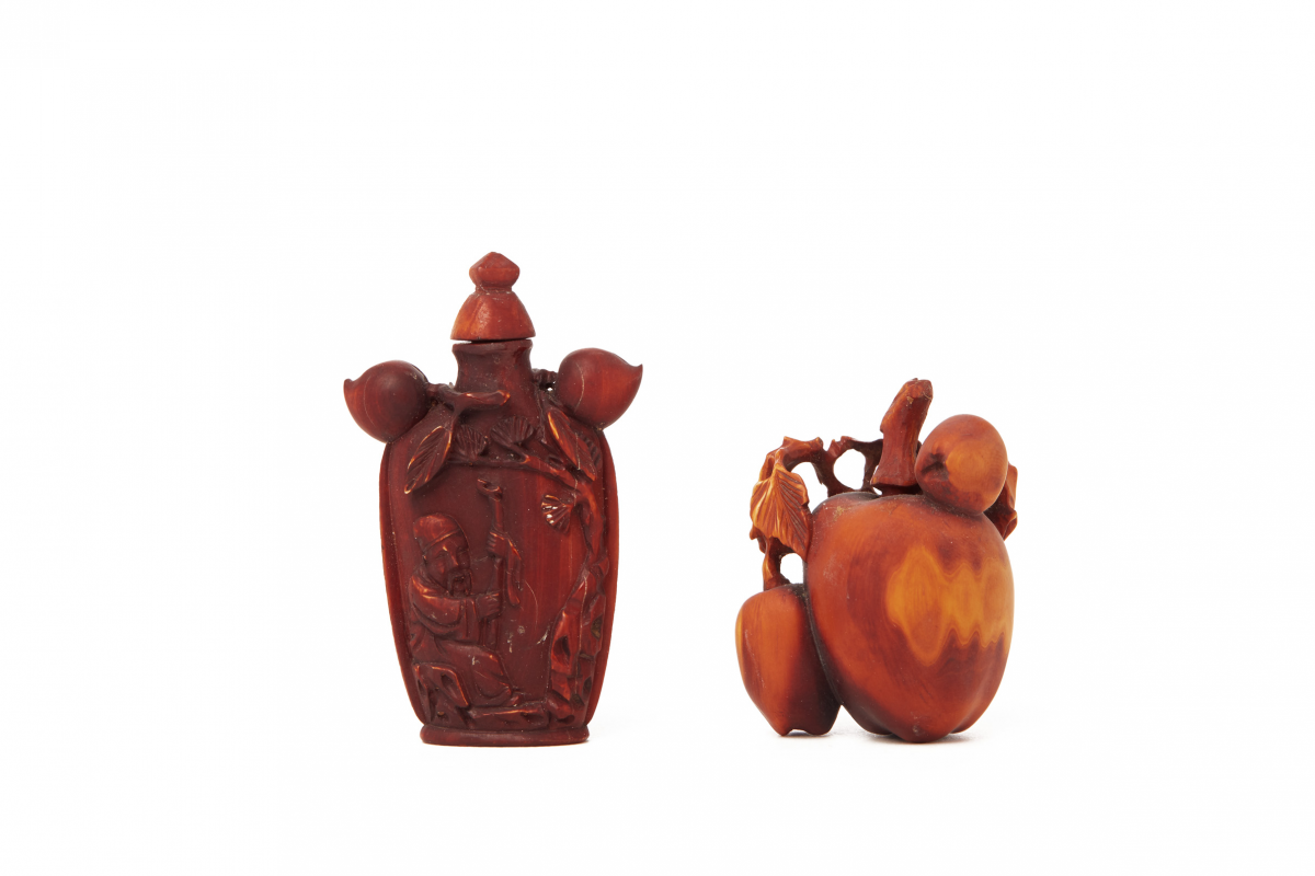 TWO CARVED WOOD SNUFF BOTTLES - Image 2 of 3