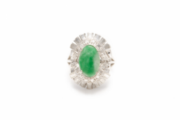 A 14K WHITE GOLD AND JADE DRESS RING
