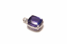 A 45 CARATS TANZANITE AND DIAMOND PENDANT