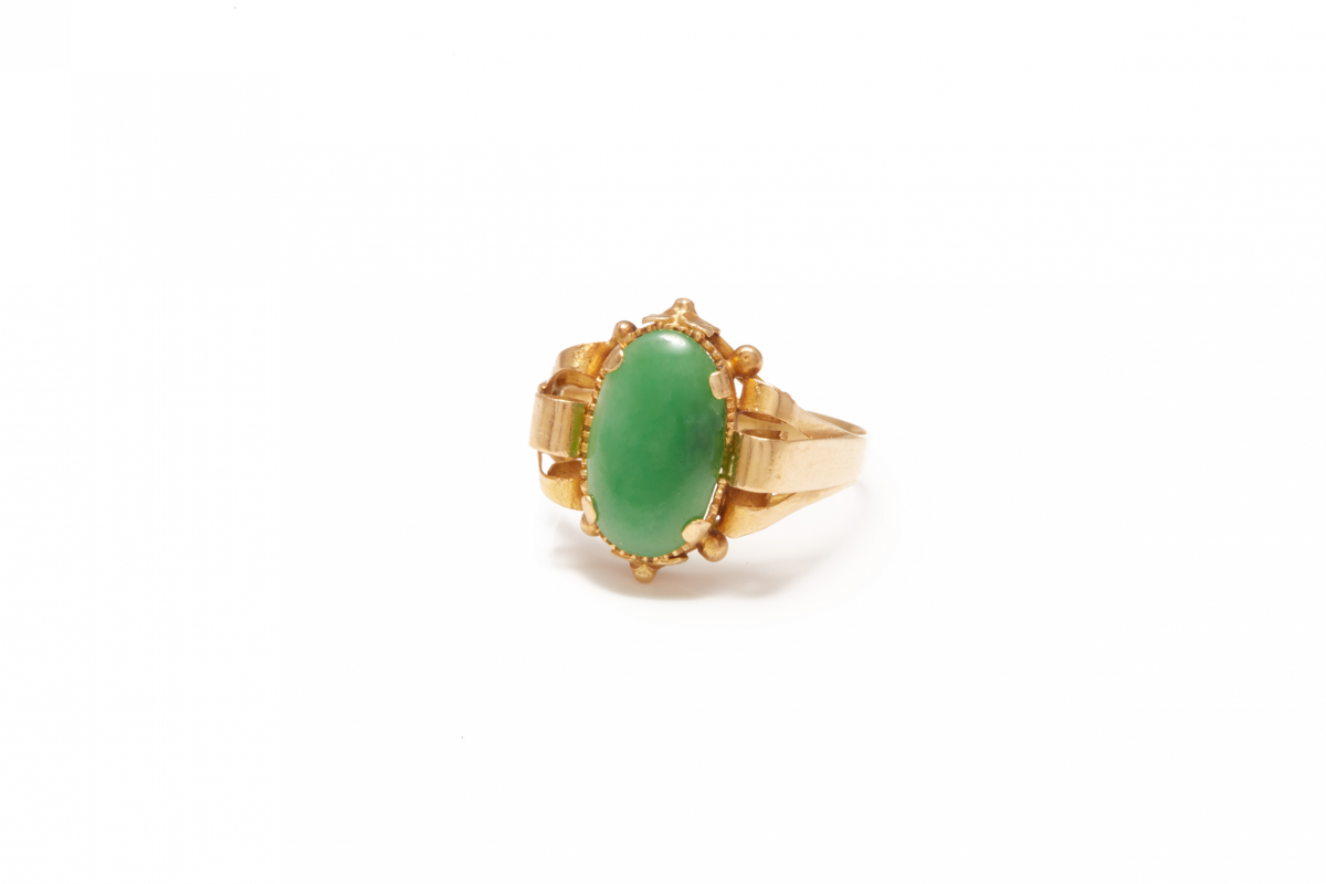 AN 18K GOLD & JADE RING