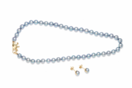 A SET OF CULTURED PEARL EARRINGS AND NECKLACE