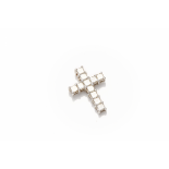 AN 18K WHITE GOLD AND DIAMOND CROSS PENDANT