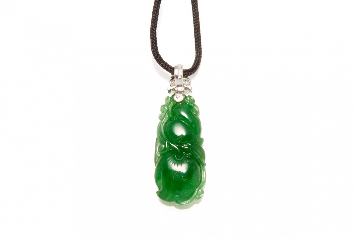 A 'PEACH' JADE AND DIAMOND PENDANT - Image 2 of 4