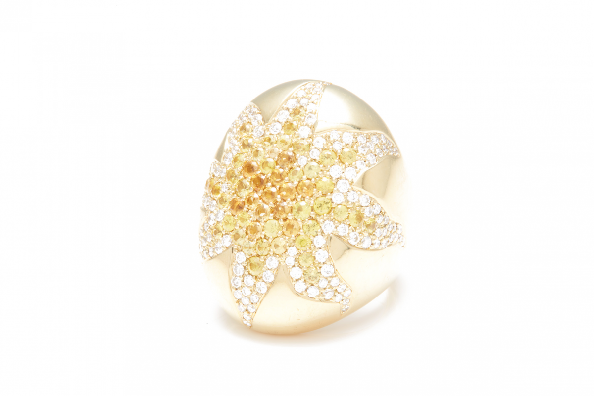 AN 18K GOLD AND DIAMOND STAR RING