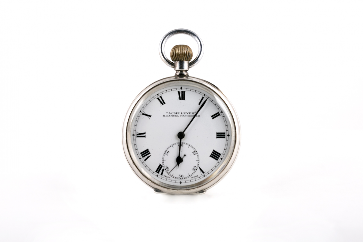 AN ANTIQUE ENGLISH SILVER POCKET WATCH