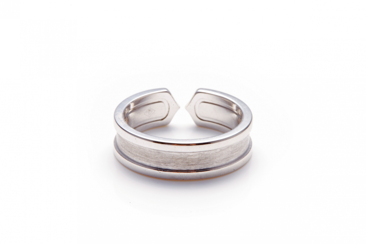 CARTIER - A 18K WHITE GOLD ‘C’ RING - Image 2 of 2