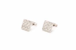 A PAIR OF SQUARE 18K WHITE GOLD AND DIAMOND CUFFLINKS