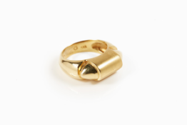 A MENS 14KT GOLD RING