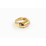 A MENS 14KT GOLD RING