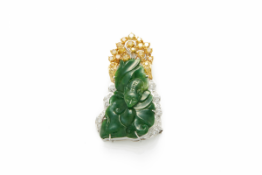 AN 18K WHITE GOLD, DIAMOND AND JADE CARVED BROOCH