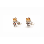 TATEOSSIAN - A PAIR OF KING SKULL CUFFLINKS