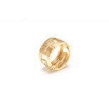 BVLGARI - A GOLD 'PARENTESI' RING