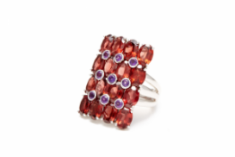 AN 18K WHITE GOLD GARNET AND AMETHYST COCKTAIL RING