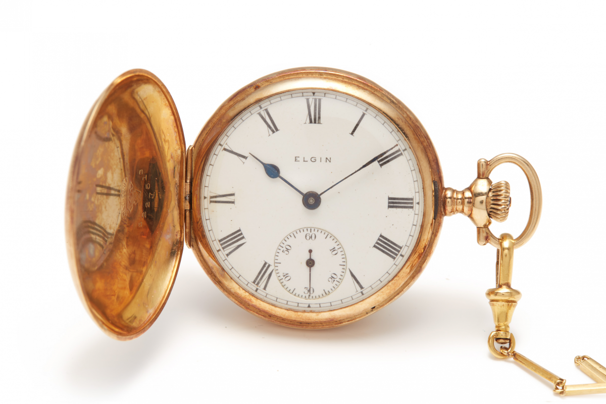 ELGIN - A 14K GOLD POCKET WATCH WITH CHAIN