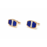 A PAIR OF 14K GOLD AND LAPIS LAZULI CUFFLINKS