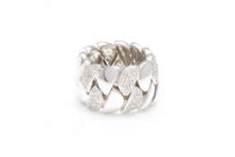 AN 18K WHITE GOLD AND DIAMOND WIDE BAND RING