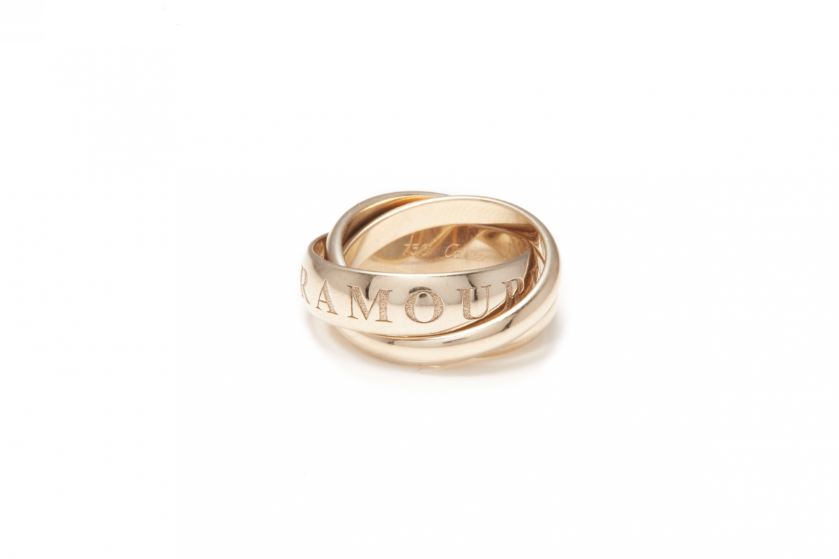 CARTIER - A LIMITED EDITION 18K 'OR AMOUR ET TRINITY' RING - Image 3 of 4