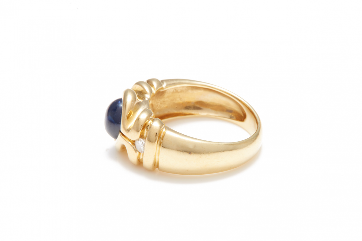 A SAPPHIRE DIAMOND AND GOLD RING - Image 3 of 3