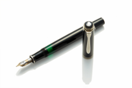 PELIKAN - A SOUVERÄN M405 BLACK FOUNTAIN PEN