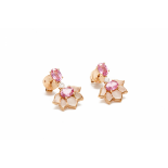 A PAIR OF DIAMOND AND PINK SAPPHIRE 18K GOLD EARRINGS