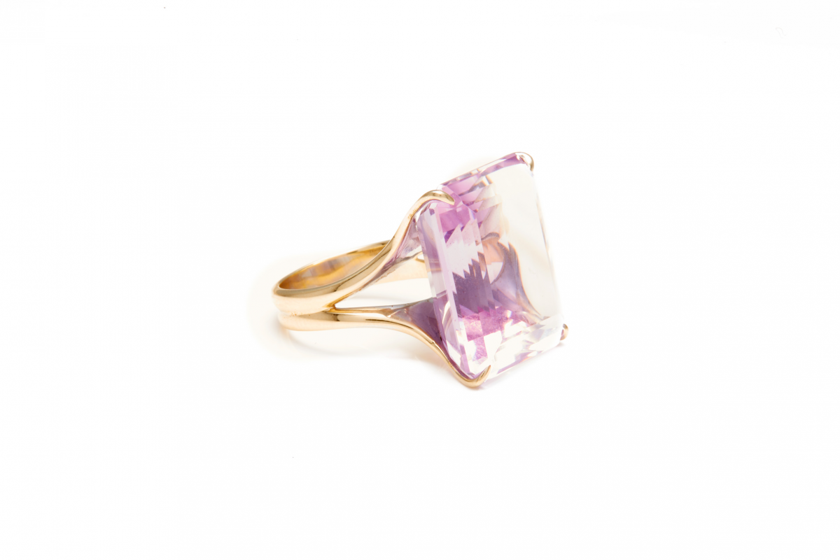 H. STERN - AN 18K GOLD AND AMETHYST RING - Image 3 of 4