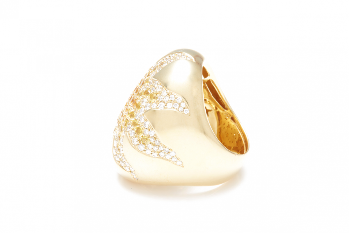 AN 18K GOLD AND DIAMOND STAR RING - Image 3 of 3
