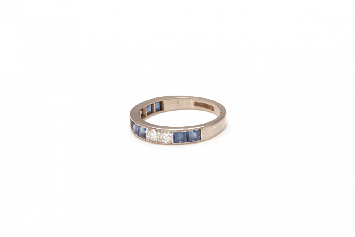 AN 18K WHITE GOLD, DIAMOND AND SAPPHIRE HALF ETERNITY RING - Image 3 of 4