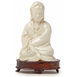 A SMALL 'BLANC DE CHINE' PORCELAIN GUANYIN