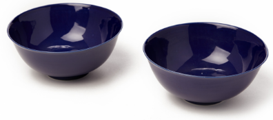 A PAIR OF BLUE MONOCHROME PORCELAIN BOWLS