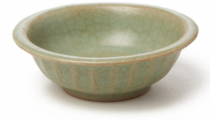 A SMALL LONGQUAN CELADON CIRCULAR DISH