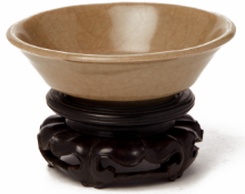 A SMALL BROWN LONGQUAN DISH