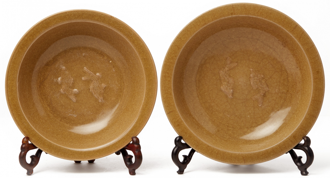 A NEAR PAIR OF 'GOLDEN' LONGQUAN CELADON TWIN FISH DISHES