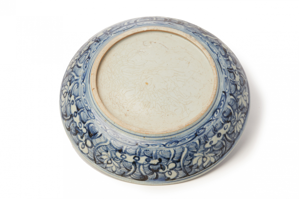 A BLUE AND WHITE PORCELAIN CHARGER - Image 2 of 8