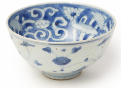 A SMALL BLUE AND WHITE PORCELAIN BOWL (1)