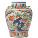 A WUCAI TRANSITIONAL STYLE PORCELAIN JAR