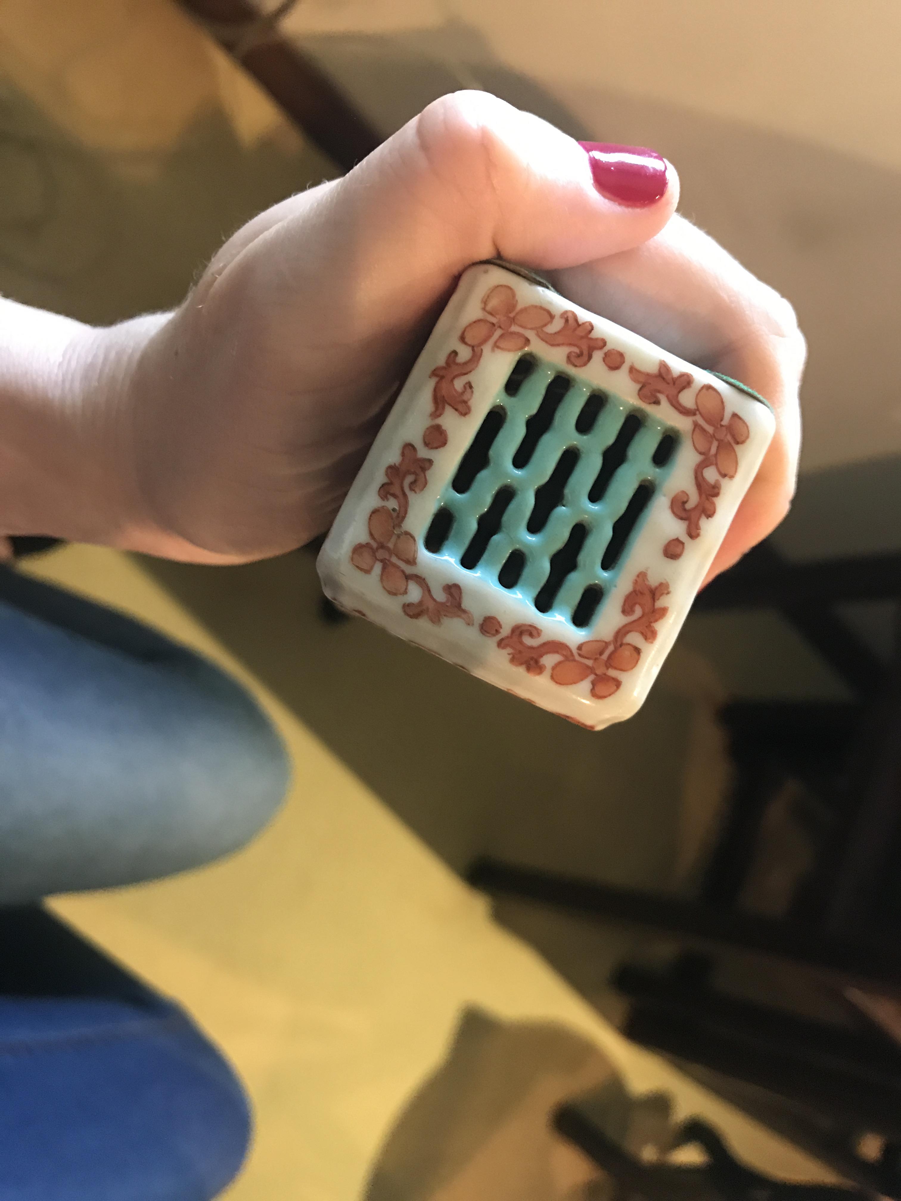 A LONG RECTANGULAR PORCELAIN CRICKET CAGE - Image 11 of 12