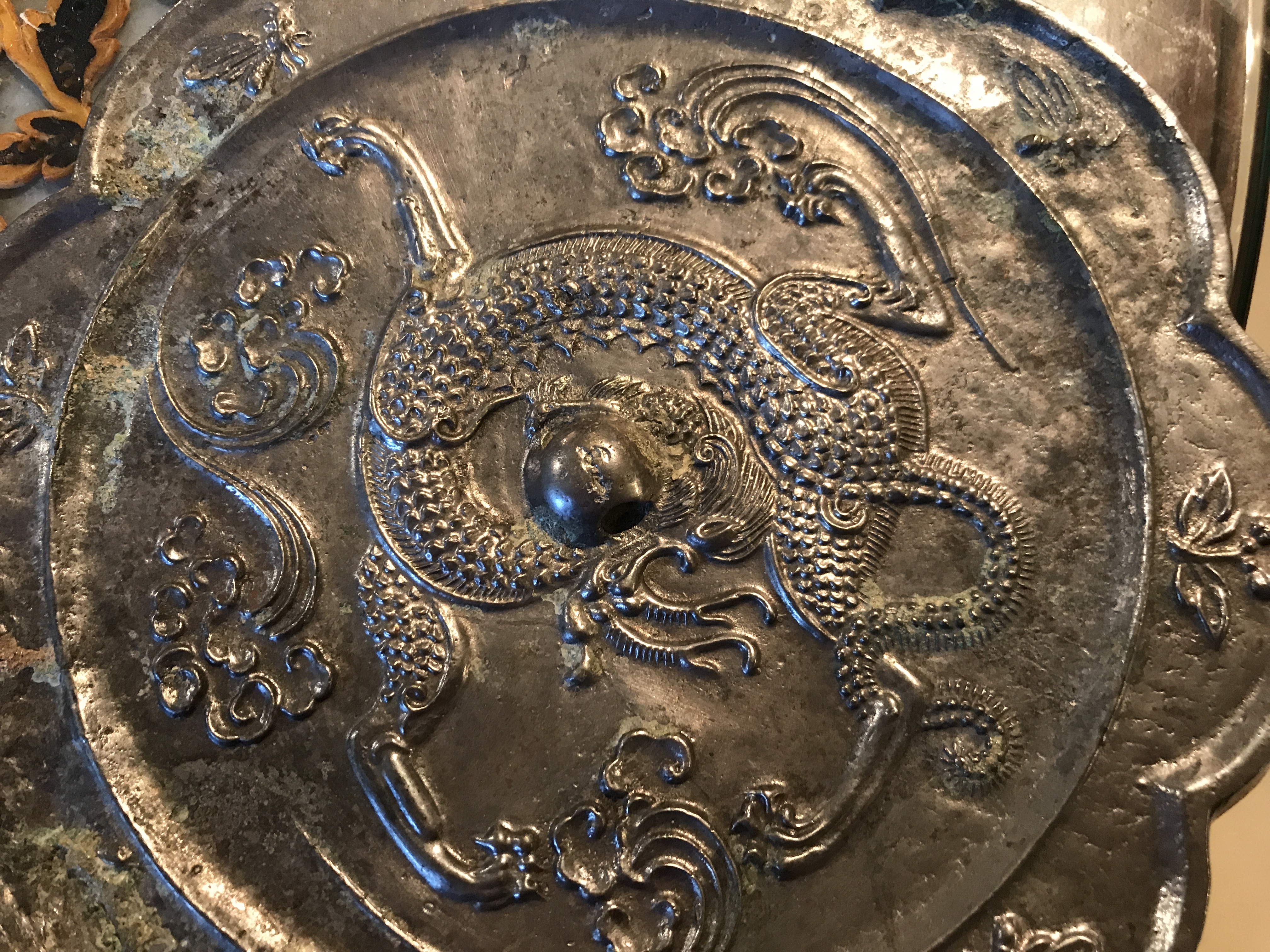 A SILVERY BRONZE OCTAFOIL DRAGON MIRROR - Image 8 of 8