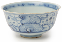A BLUE AND WHITE PORCELAIN BOWL (4)